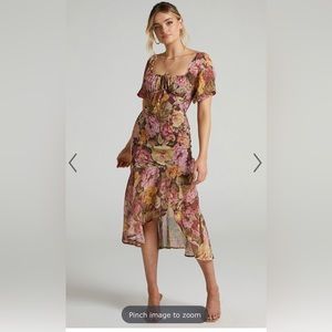 SHOWPO- JASALINA PUFF SLEEVE
MIDI DRESS IN CLASSIC
FLORAL